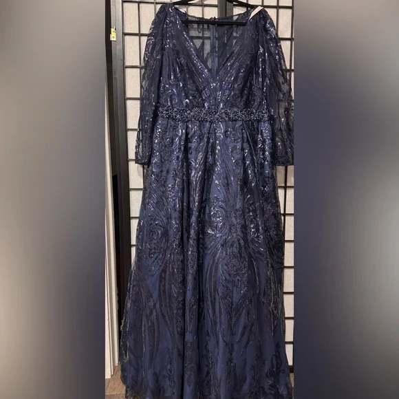Mac Duggal size 18 style 67113 Long Sleeve Embellished Evening Gown navy blue - Picture 4 of 13